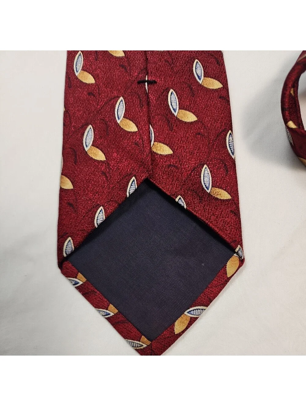 London Fog Mens Burgundy Designed Silk Neck Tie 56 inch.